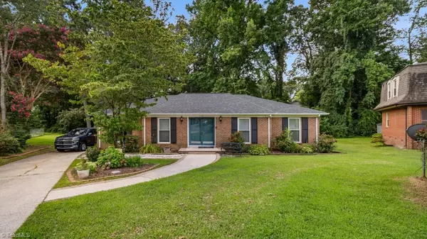1718 Candlewood CT, High Point, NC 27265