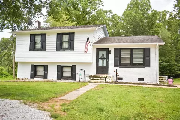 3217 Wards Gap RD, Mount Airy, NC 27030