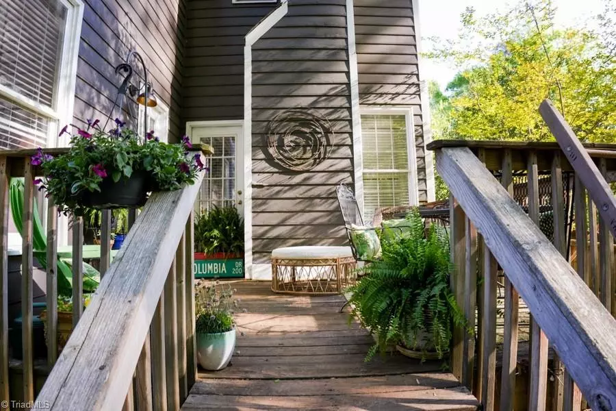 2704 Regents Park LN, Greensboro, NC 27455