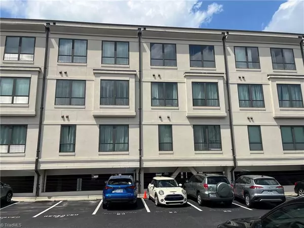 Greensboro, NC 27401,411 Washington ST W #209
