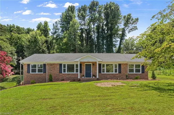 4332 Mashie DR, Pfafftown, NC 27040