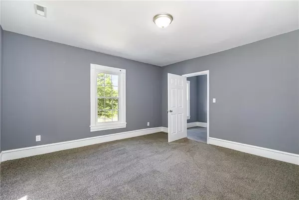 Burlington, NC 27215,512 Maple AVE