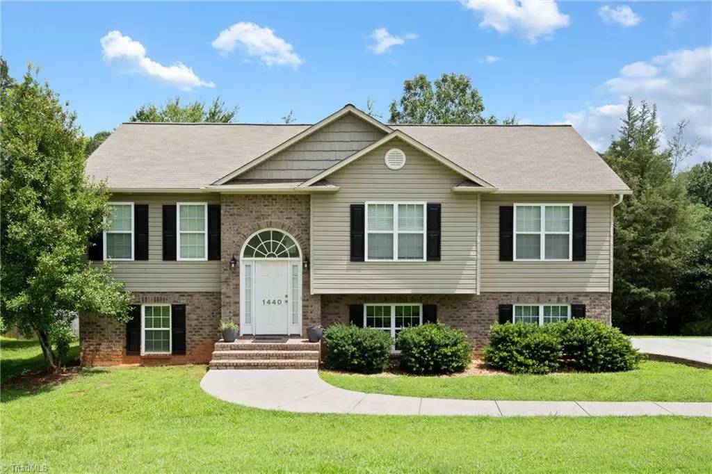 Clemmons, NC 27012,1440 S Peace Haven RD