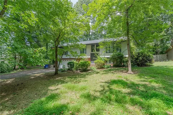 5025 Timbrook LN, Winston-salem, NC 27103