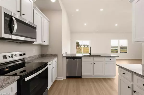 Winston-salem, NC 27107,3471 Robindale DR