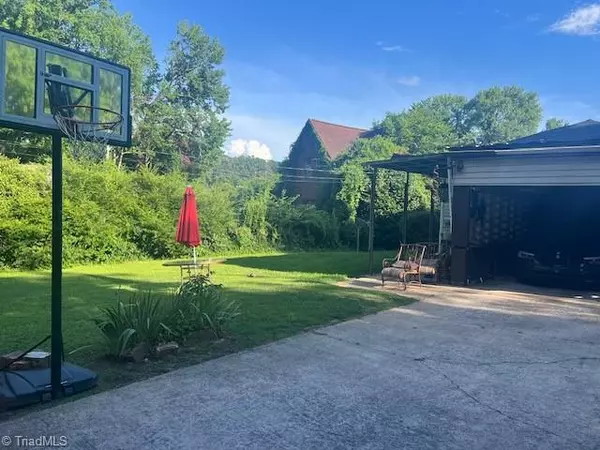 High Point, NC 27262,901 Circle DR