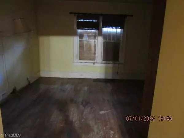 Winston-salem, NC 27105,211 Clayton ST