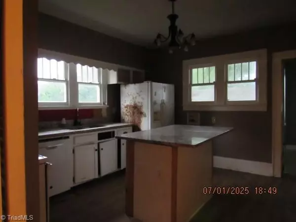 Winston-salem, NC 27105,211 Clayton ST