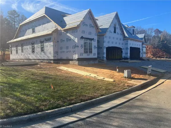 22 Creswell Manor DR, Greensboro, NC 27407