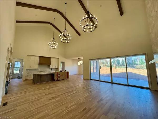 Burlington, NC 27215,1150 Lochshire DR