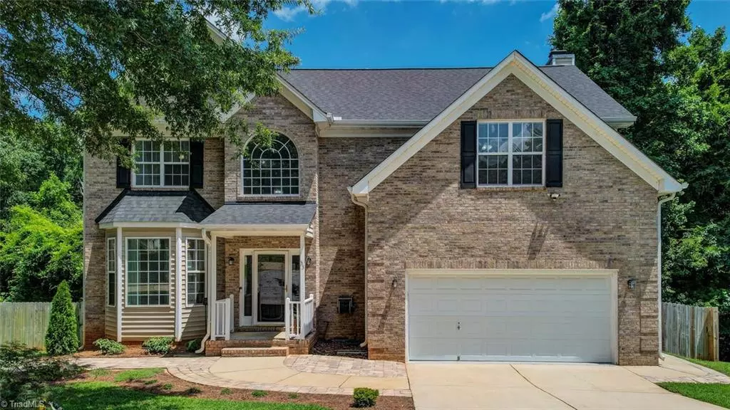 33 Holly Springs LN, Greensboro, NC 27455