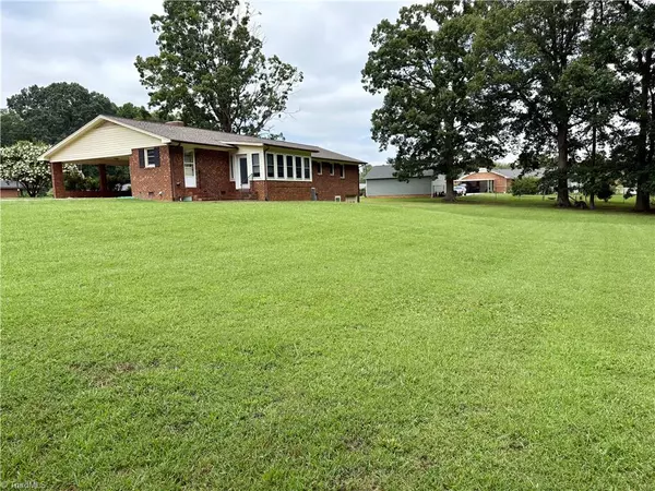 Thomasville, NC 27360,19 Hillside Park DR