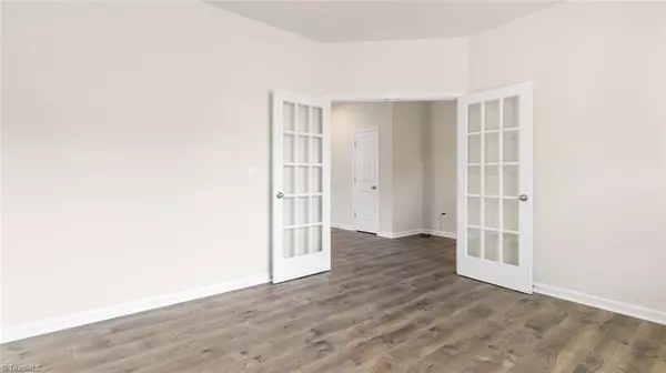 Winston-salem, NC 27295,382 Falcon LN