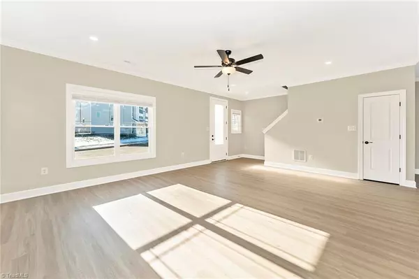 Winston-salem, NC 27107,3453 Robindale DR