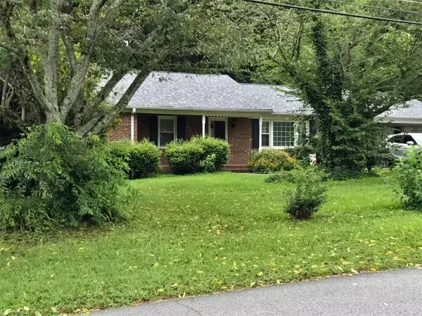 408 Crestview DR, Thomasville, NC 27360