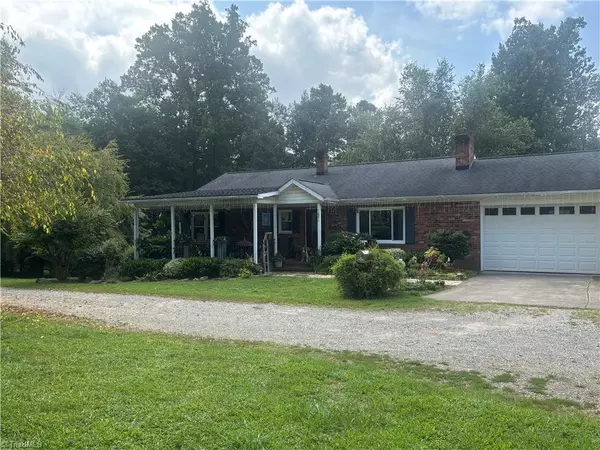 1080 Autumn DR, East Bend, NC 27018
