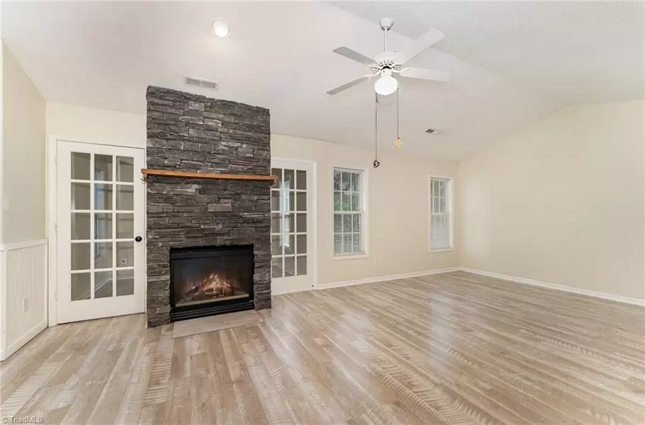 5520 Regents Village DR, Winston-salem, NC 27103