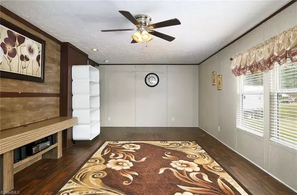 Lexington, NC 27295,207 West AVE