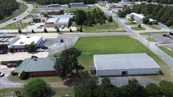 West End, NC 27376,4235 SEVEN LAKES PLAZA