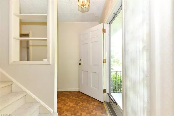 Greensboro, NC 27408,2702 Holly DR