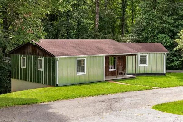 Wilkesboro, NC 28697,607 W Pine CIR