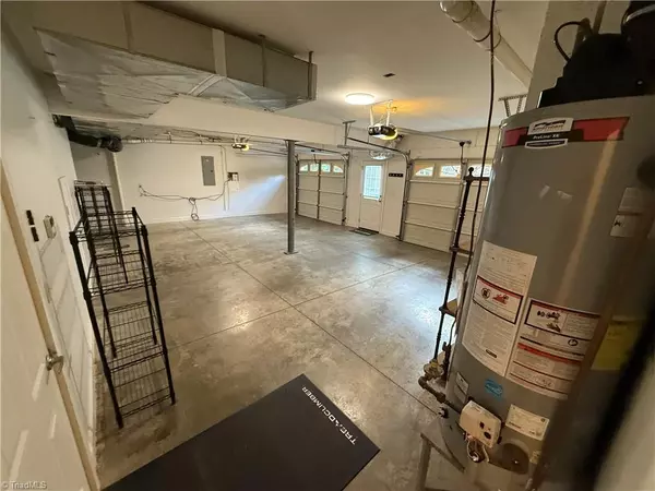 Winston-salem, NC 27106,3712 Burbank LN