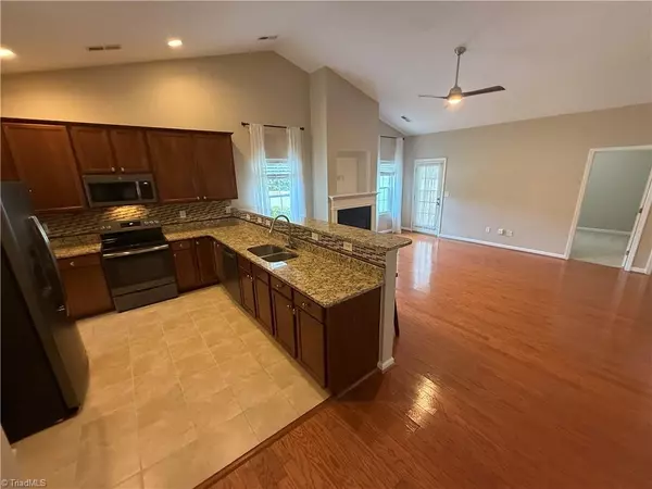Winston-salem, NC 27103,2551 Farm Acres CT