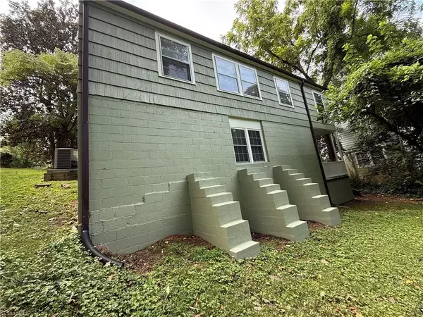 Winston-salem, NC 27103,2403 Lyndhurst AVE