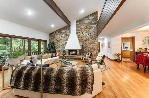 Winston-salem, NC 27104,565 Knob View DR