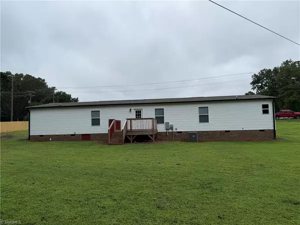 King, NC 27021,6064 NC Highway 66