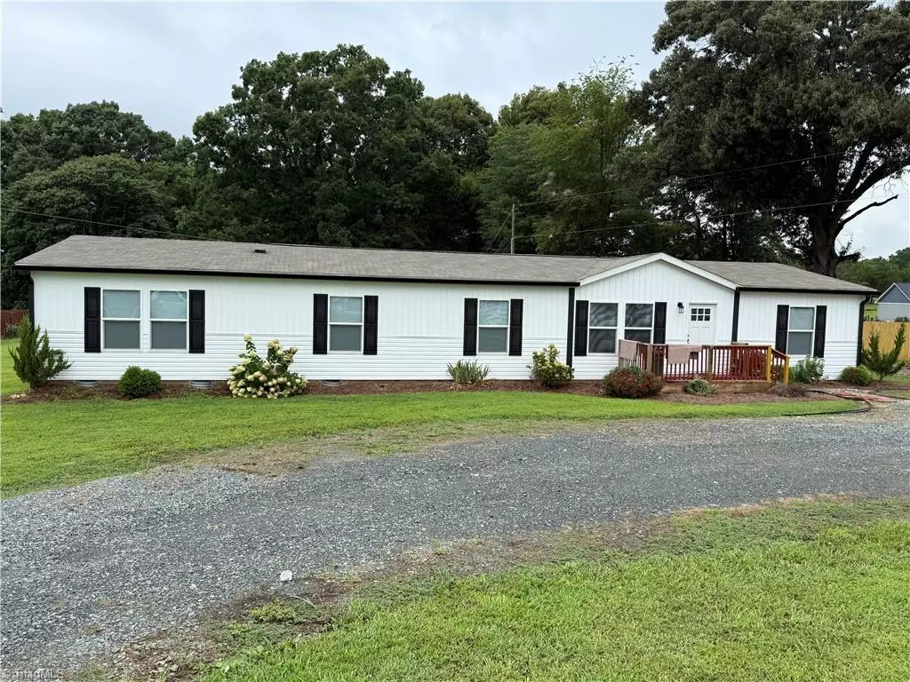 King, NC 27021,6064 NC Highway 66