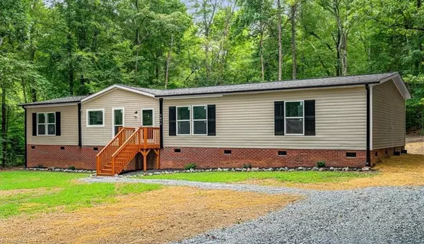 2832 Ladale LN, Mebane, NC 27302