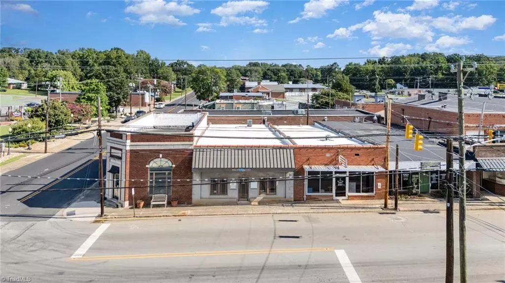 9 E Salisbury ST, Denton, NC 27239