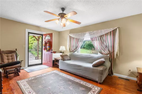 Pfafftown, NC 27040,2176 Vienna Dozier RD