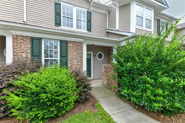 5909 Hollow Wood CT, Winston-salem, NC 27104