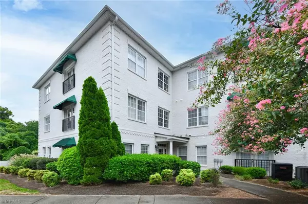 110 Sunset CIR #102, Greensboro, NC 27408