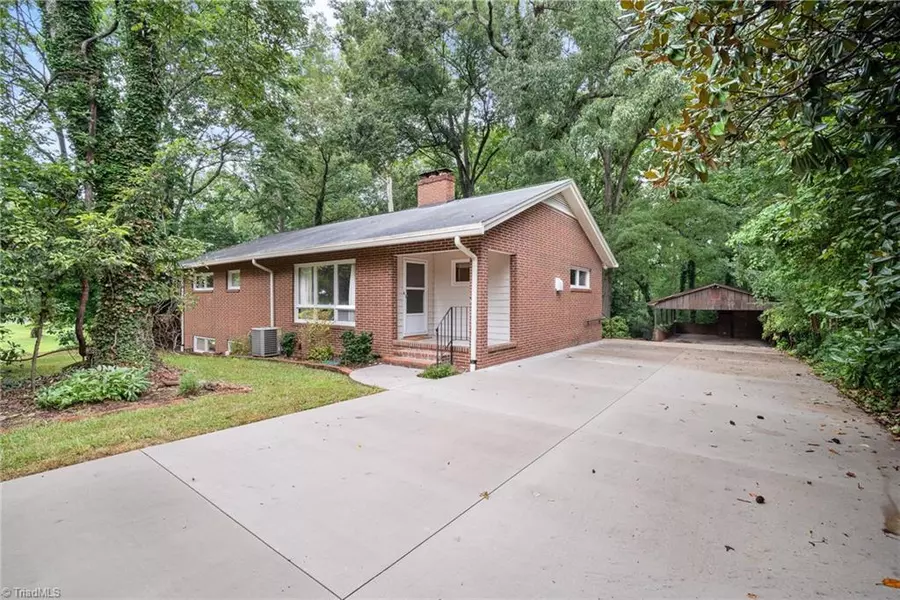 220 Pine Ridge DR, High Point, NC 27262