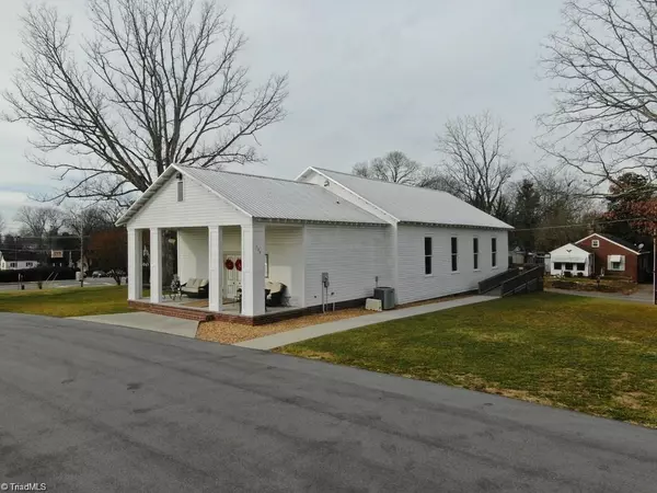 Pilot Mountain, NC 27041,106 N Key ST