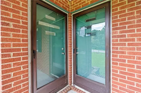 High Point, NC 27262,206 Pine ridge DR