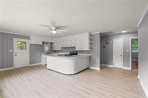 High Point, NC 27262,206 Pine ridge DR