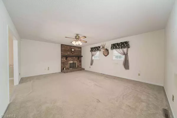 Kernersville, NC 27284,858 Sedge Garden RD