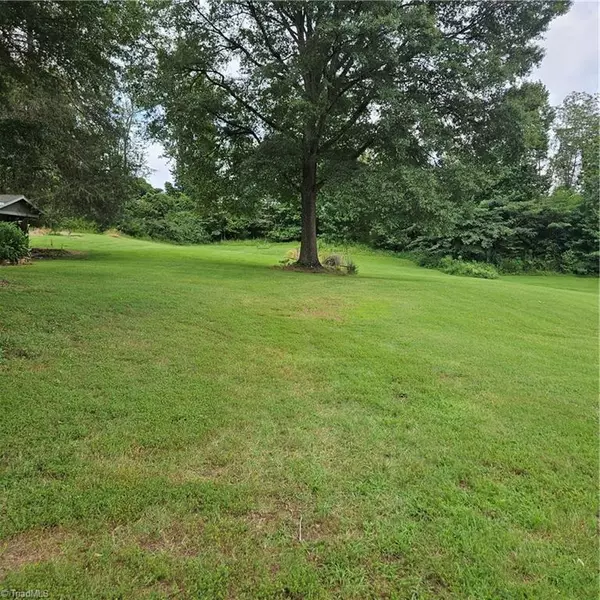 King, NC 27021,1739 Denny RD