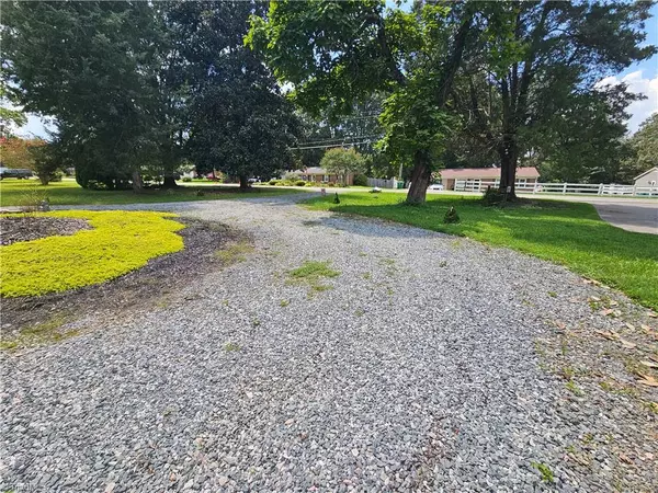 Winston-salem, NC 27105,4847 Dippen RD