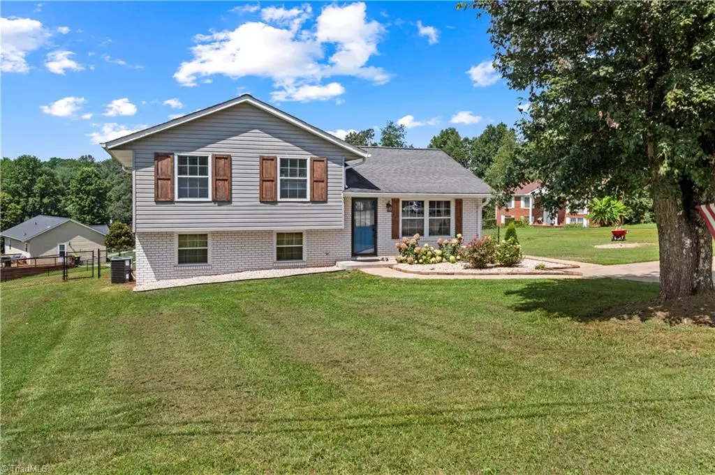 North Wilkesboro, NC 28659,274 Dixie Hill RD