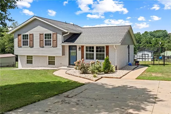 North Wilkesboro, NC 28659,274 Dixie Hill RD