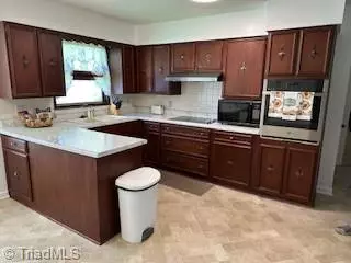 Winston-salem, NC 27105,3160 Shaftesbury LN