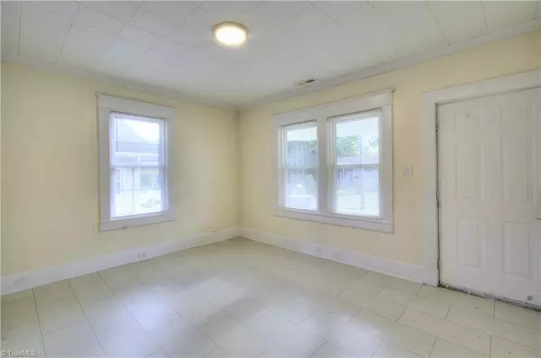 Greensboro, NC 27403,911 Gregory ST