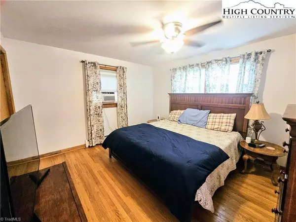 Jefferson, NC 28640,309 Gentry ST