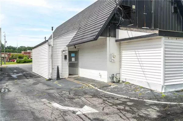 Winston-salem, NC 27106,3449 Robinhood RD