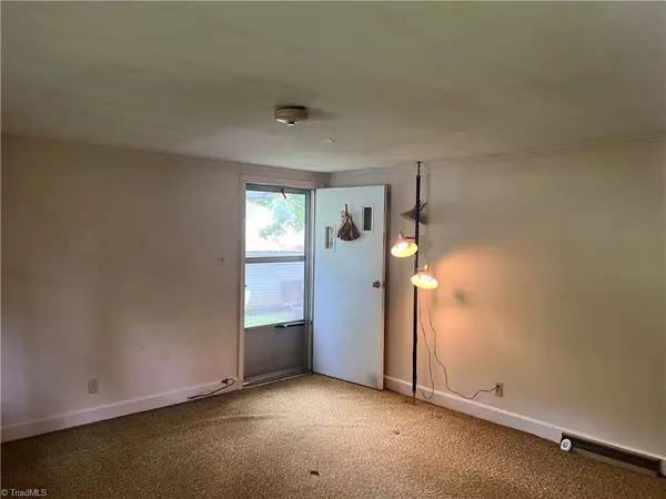 Winston-salem, NC 27106,5484 Robinhood RD